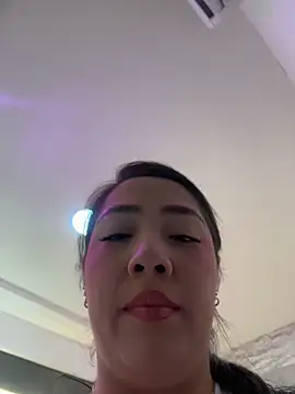 Hannahpradaa  online show from January 17, 2026, 11:25 am