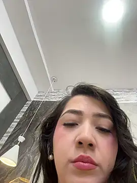 Hannahpradaa  online show from December 15, 2025, 11:38 am