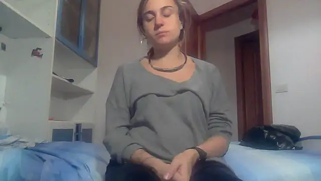 Snapshot of SinnEmily chatting on November 17, 2025, 9:52 pm SinnEmily online show from November 17, 2025, 9:52 pm