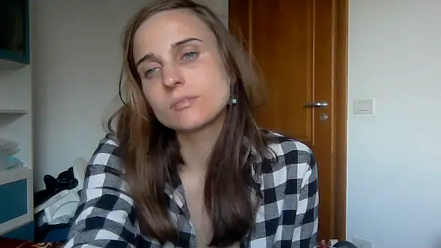 Snapshot of SinnEmily chatting on April 23, 2026, 5:14 pm SinnEmily online show from April 23, 2026, 5:14 pm