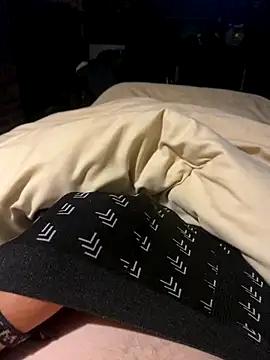 FestiveWolf225 online show from November 4, 2025, 7:06 pm