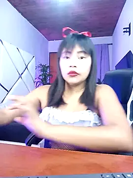 Snapshot of SweetPetiite chatting on October 31, 2025, 12:46 pm SweetPetiite online show from October 31, 2025, 12:46 pm