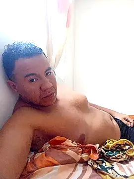 Snapshot of Fire_latino chatting on October 29, 2025, 5:01 pm Fire latino online show from October 29, 2025, 5:01 pm