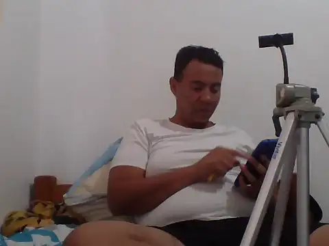 Snapshot of Fire_latino chatting on November 11, 2025, 11:05 am Fire latino online show from November 11, 2025, 11:05 am