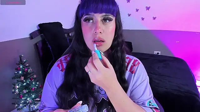 Monserrat Cute  online show from November 28, 2025, 3:39 am