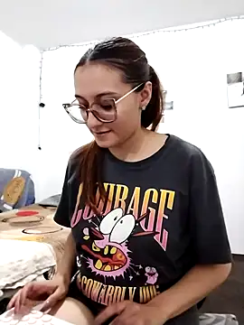 bellastorme04 online show from April 10, 2026, 2:40 am