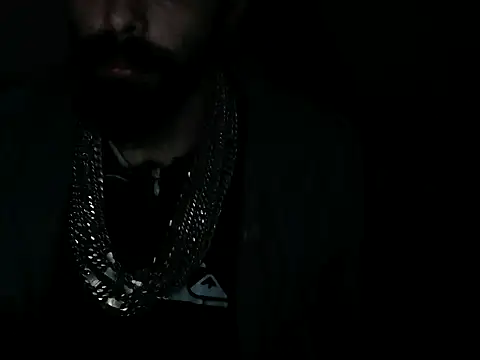 giovanift111 online show from November 10, 2025, 11:32 pm