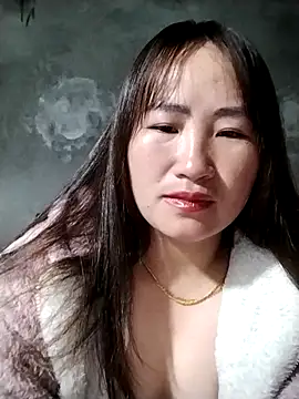 emini-xx online show from February 2, 2026, 3:05 am