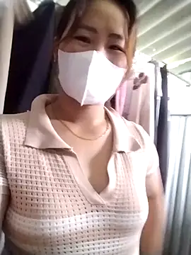 Snapshot of emini-xx chatting on October 28, 2025, 11:58 pm emini-xx online show from October 28, 2025, 11:58 pm