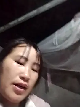 Snapshot of emini-xx chatting on December 2, 2025, 1:28 am emini-xx online show from December 2, 2025, 1:28 am