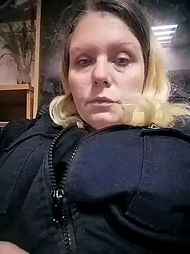 Snapshot of Lana-murr chatting on December 3, 2025, 7:24 pm Lana-murr online show from December 3, 2025, 7:24 pm