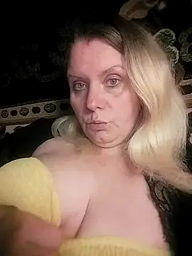 Snapshot of Lana-murr chatting on December 5, 2025, 6:17 pm Lana-murr online show from December 5, 2025, 6:17 pm