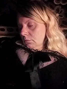 Snapshot of Lana-murr chatting on November 18, 2025, 6:11 pm Lana-murr online show from November 18, 2025, 6:11 pm