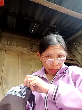 Snapshot of bella-la chatting on October 29, 2025, 5:39 am bella-la online show from October 29, 2025, 5:39 am