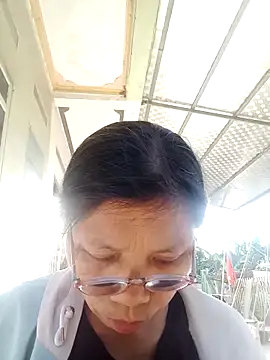 Snapshot of bella-la chatting on November 28, 2025, 8:47 am bella-la online show from November 28, 2025, 8:47 am