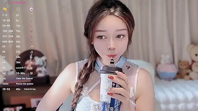 Yiluo95 online show from December 15, 2025, 12:11 pm