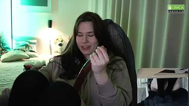 Snapshot of girl_u_never_met chatting on November 15, 2025, 5:28 pm girl u never met online show from November 15, 2025, 5:28 pm