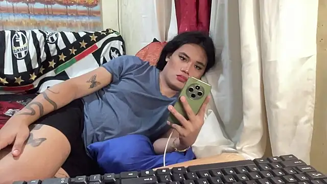 Snapshot of untouchable_mia chatting on November 24, 2025, 3:23 pm untouchable mia online show from November 24, 2025, 3:23 pm