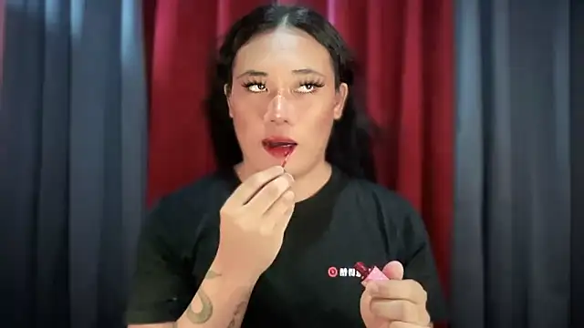 Snapshot of untouchable_mia chatting on November 5, 2025, 7:22 am untouchable mia online show from November 5, 2025, 7:22 am