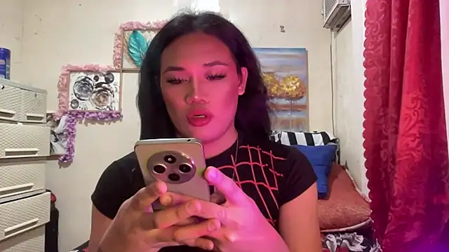 Snapshot of untouchable_mia chatting on November 29, 2025, 1:55 pm untouchable mia online show from November 29, 2025, 1:55 pm