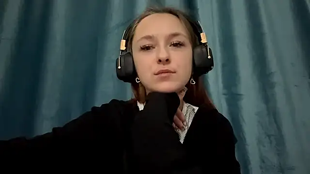 Snapshot of HOTBellakle chatting on November 17, 2025, 4:44 pm HOTBellakle online show from November 17, 2025, 4:44 pm