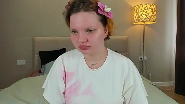 babyyullii online show from June 12, 2026, 1:47 am