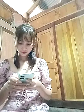 Snapshot of Em_xinh01 chatting on November 16, 2025, 5:23 am Em xinh01 online show from November 16, 2025, 5:23 am