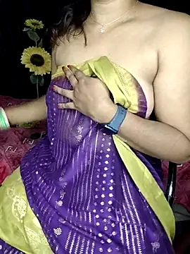 shreyareddy99 online show from February 18, 2026, 4:03 pm