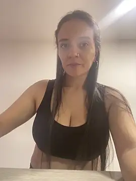 Snapshot of AmberrMoore_ chatting on December 14, 2025, 12:44 pm AmberrMoore online show from December 14, 2025, 12:44 pm