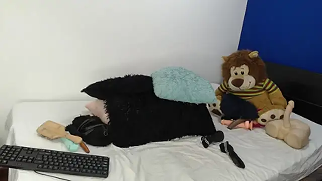 Snapshot of EmmilyConnor chatting on July 30, 2026, 1:54 pm EmmilyConnor online show from July 30, 2026, 1:54 pm