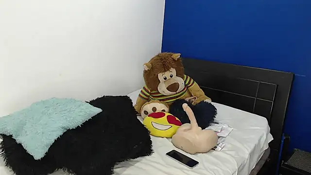 Snapshot of EmmilyConnor chatting on May 19, 2026, 2:02 pm EmmilyConnor online show from May 19, 2026, 2:02 pm