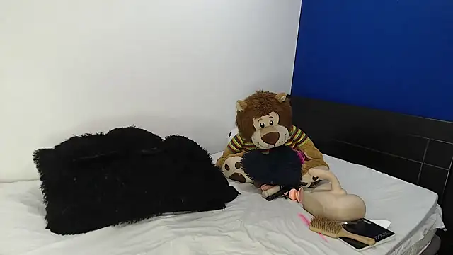 Snapshot of EmmilyConnor chatting on July 20, 2026, 2:30 pm EmmilyConnor online show from July 20, 2026, 2:30 pm