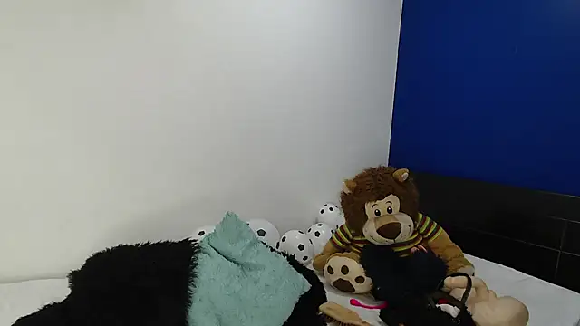 Snapshot of EmmilyConnor chatting on July 4, 2026, 2:32 pm EmmilyConnor online show from July 4, 2026, 2:32 pm