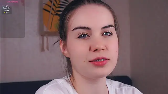 Snapshot of LoreeScialdone chatting on November 13, 2025, 4:44 pm LoreeScialdone online show from November 13, 2025, 4:44 pm