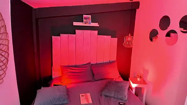 mia jagger online show from February 18, 2026, 7:54 pm