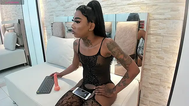 sheinny brown online show from November 19, 2025, 3:39 am