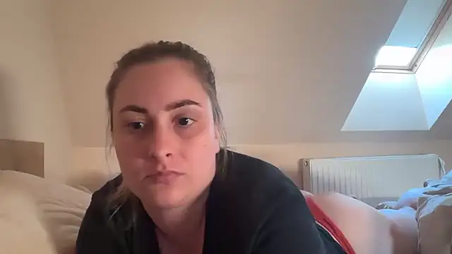 EngelHelene online show from May 3, 2026, 4:32 pm