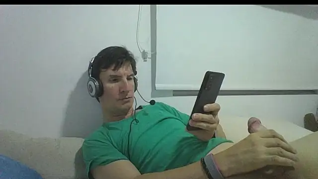 carliesexyman online show from November 16, 2025, 1:54 am