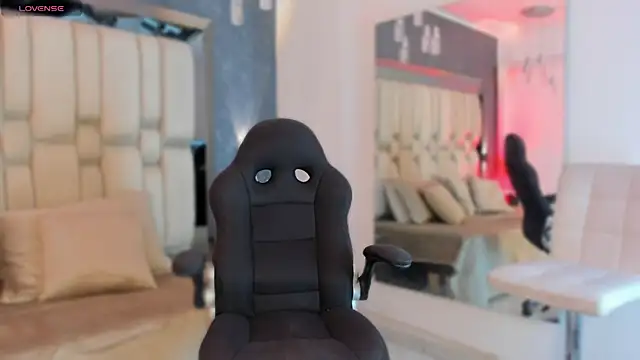 Snapshot of _Sofiewild_ chatting on March 11, 2026, 8:36 pm Sofiewild online show from March 11, 2026, 8:36 pm