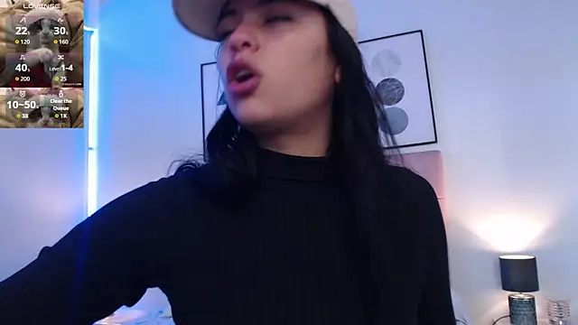 KikiVelvet online show from November 22, 2025, 6:07 pm