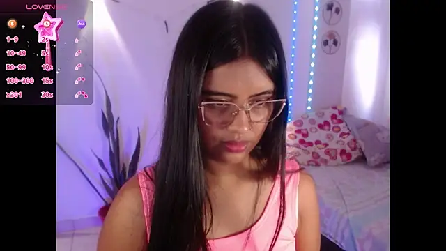 Snapshot of Sussy__22 chatting on December 1, 2025, 8:21 pm Sussy 22 online show from December 1, 2025, 8:21 pm