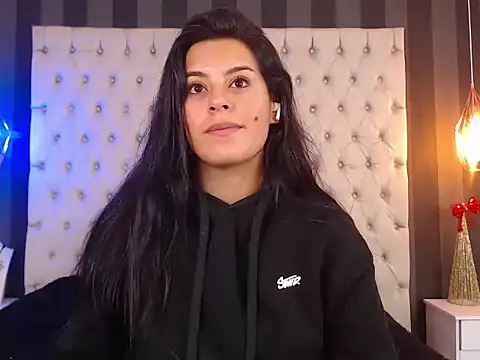 Snapshot of Camile_Petite chatting on November 4, 2025, 7:39 pm Camile Petite online show from November 4, 2025, 7:39 pm