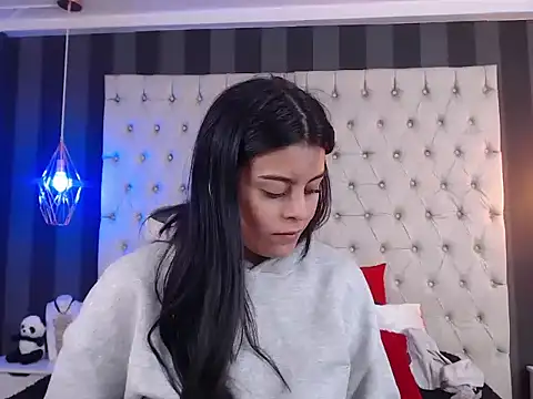 Snapshot of Camile_Petite chatting on November 3, 2025, 7:28 pm Camile Petite online show from November 3, 2025, 7:28 pm