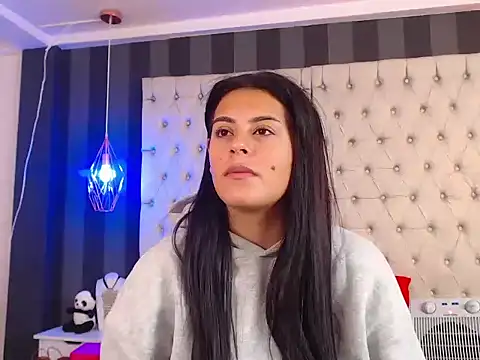 Snapshot of Camile_Petite chatting on November 1, 2025, 7:30 pm Camile Petite online show from November 1, 2025, 7:30 pm