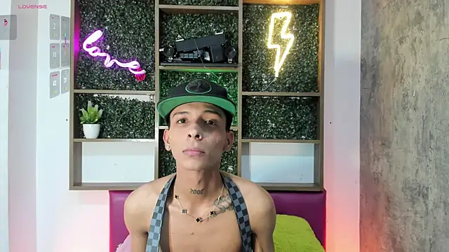 Snapshot of Max_Steell chatting on November 11, 2025, 3:01 am Max Steell online show from November 11, 2025, 3:01 am