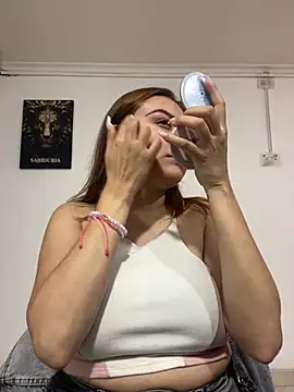 Snapshot of Adrimaretti chatting on December 4, 2025, 8:08 pm Adrimaretti online show from December 4, 2025, 8:08 pm