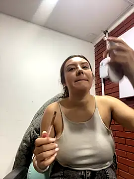 Snapshot of Adrimaretti chatting on November 20, 2025, 7:36 pm Adrimaretti online show from November 20, 2025, 7:36 pm