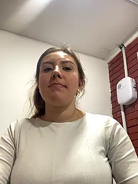 Snapshot of Adrimaretti chatting on November 19, 2025, 7:47 pm Adrimaretti online show from November 19, 2025, 7:47 pm