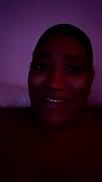 Snapshot of Thickumssss chatting on November 3, 2025, 5:12 am Thickumssss online show from November 3, 2025, 5:12 am