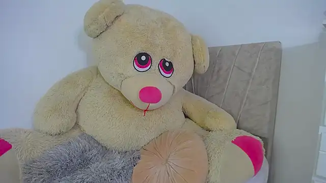 Snapshot of little_emiily_ chatting on November 11, 2025, 12:55 pm little emiily online show from November 11, 2025, 12:55 pm